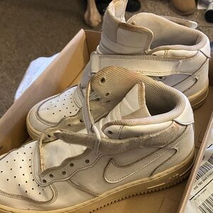 Nike White/Cream Sneakers